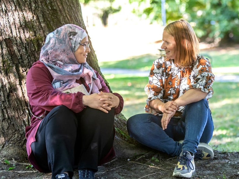 Case Sanitetskvinnene under et tre